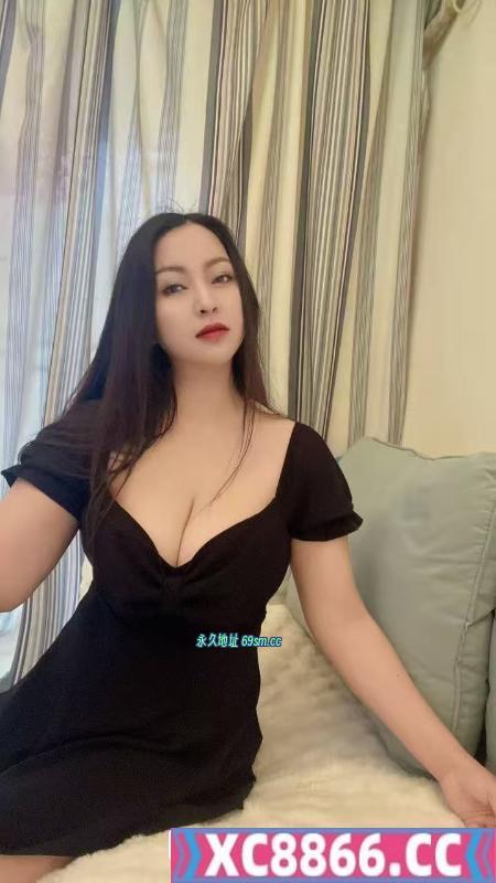 E奶大波小姐姐