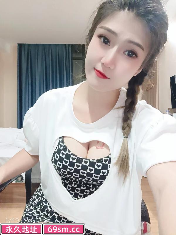 光谷颜值长腿女孩