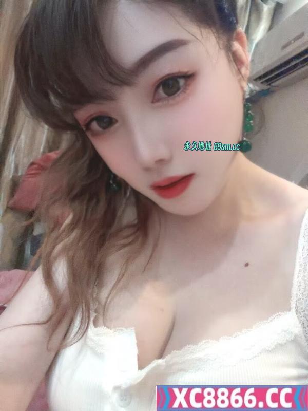 大奶欲女等待