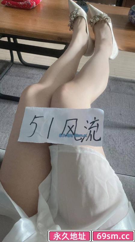 长腿丰满娃娃脸