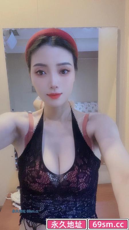 美乳玉腿小心宝