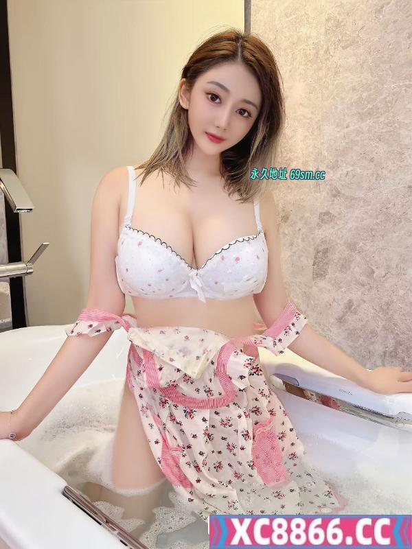 真胸风骚小妈