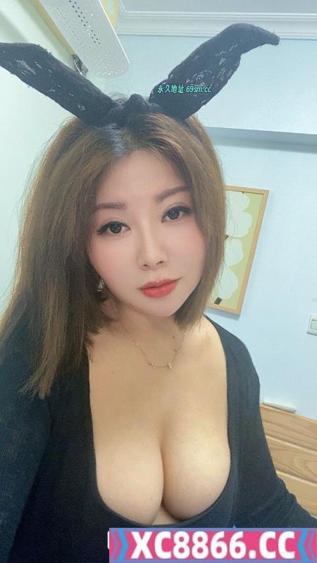 兔女郎诱惑少妇