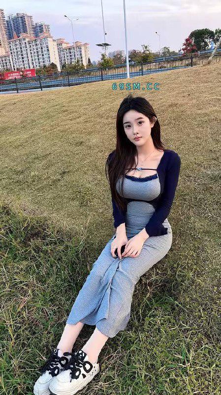 D奶妹一线天很哇塞