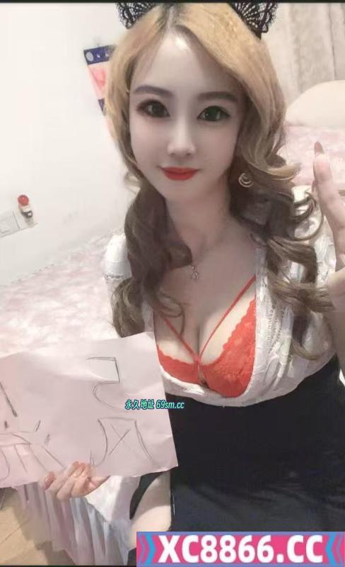 会玩的大胸骚货