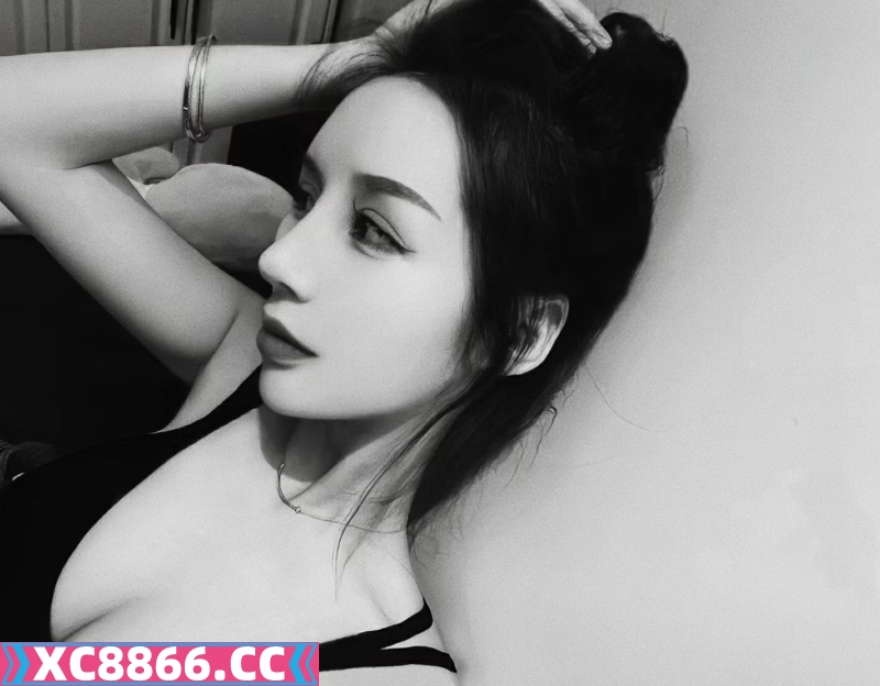 蜜桃熟嫩的妹子