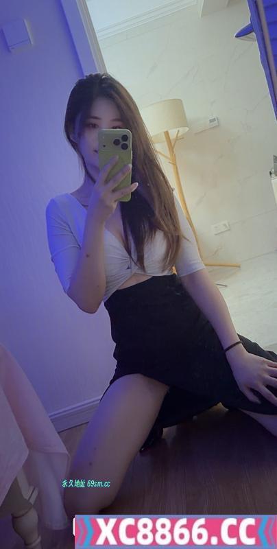 河南岸爱舌吻的少妇