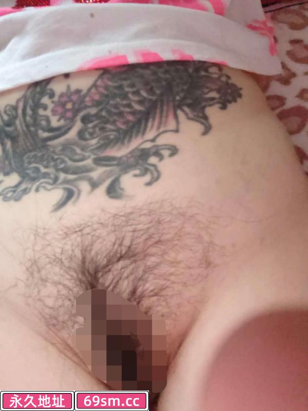 滨海纹身黑玫瑰