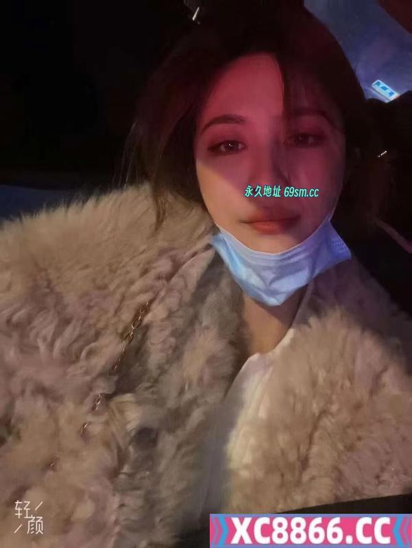 颜值高左小右