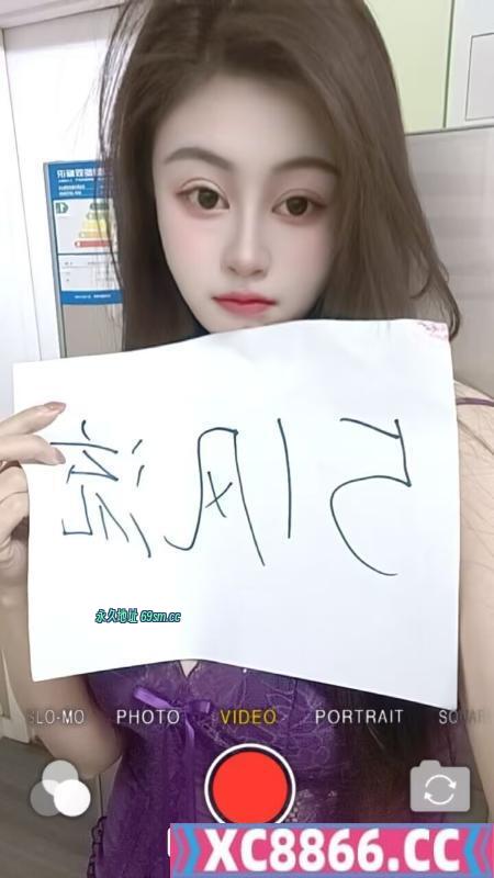 奶大屁股大小姐姐