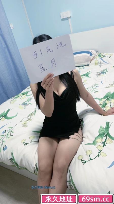 行知路苗条少妇