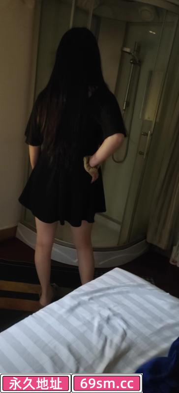 泄火全裸小骚妹
