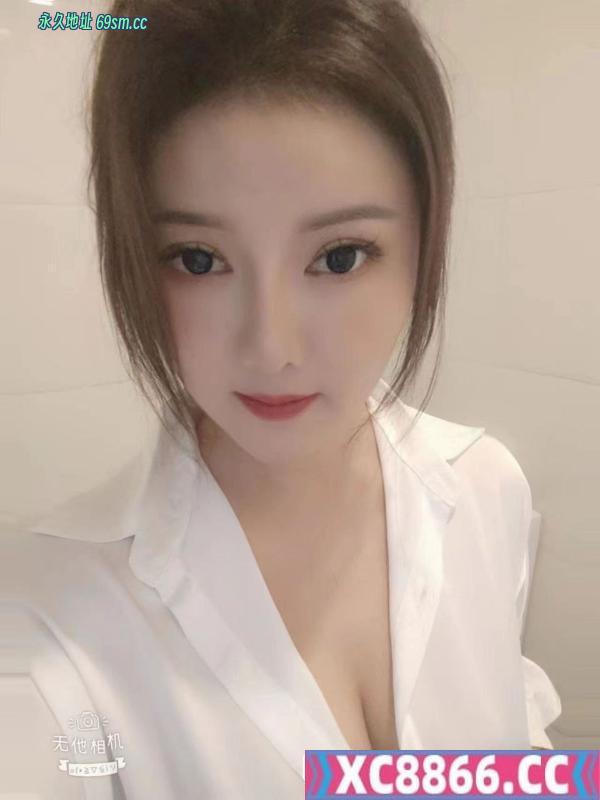 性感翘臀大奶妹萱萱