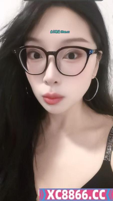 天河眼镜少妇芯芯