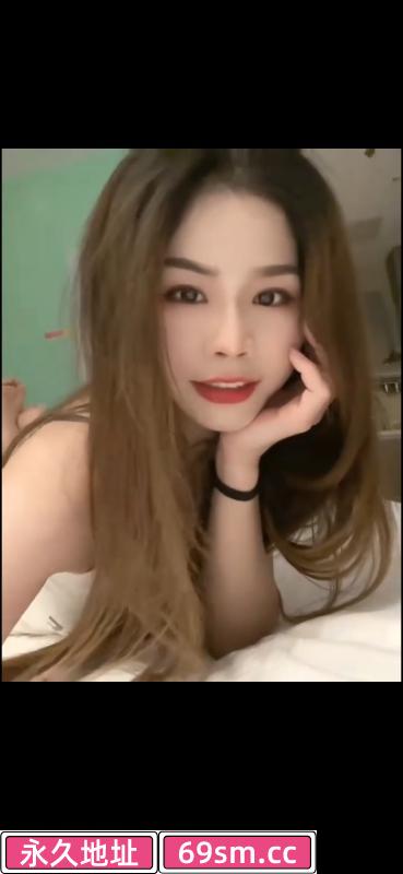 可舌吻独龙年轻美女