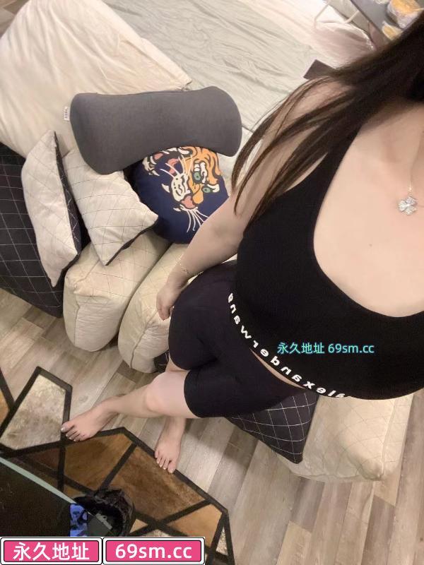 个人爱笑妹子