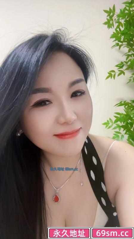 长腿黑丝小骚妇