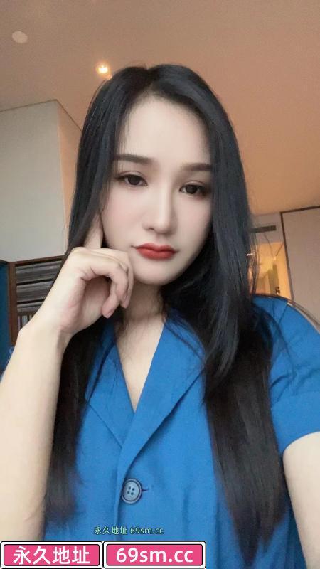 烈焰红唇小伊