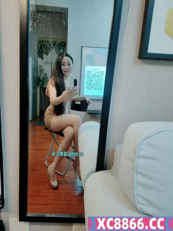 美腿少妇含雪