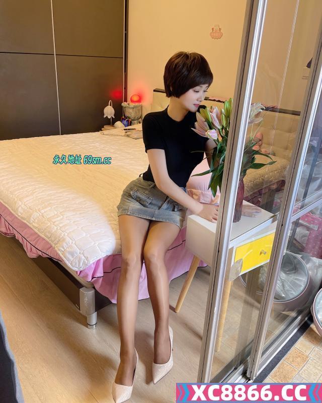 黄埔黑丝制服御姐