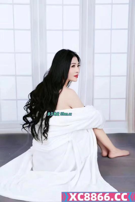 长腿黑丝少妇