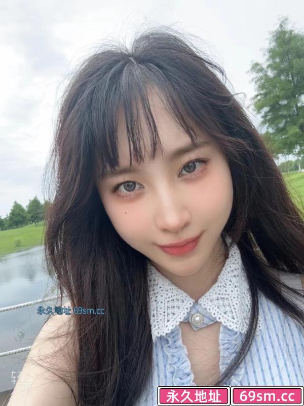 百变开心美女