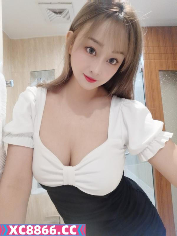 历下爆乳萌妹
