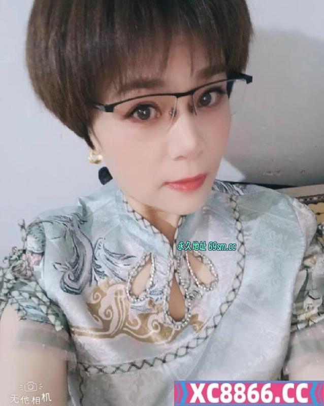 巨乳黑丝肥臀少妇