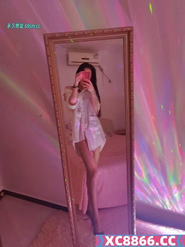 朝阳腰细臀翘妹子