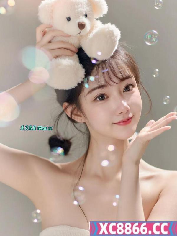 酷似明星柳岩大胸美女