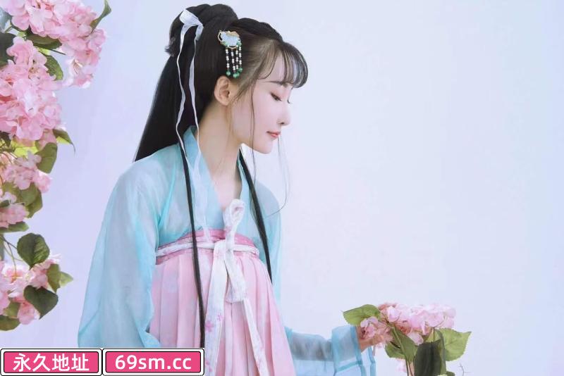 汉服白嫩小姐姐