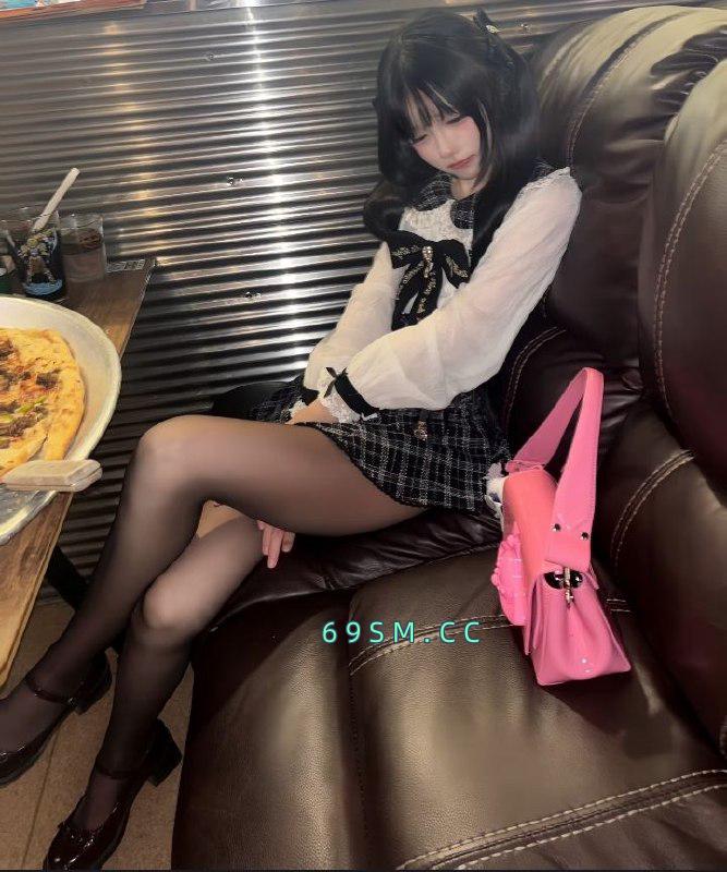 黑丝水嫩小礼服