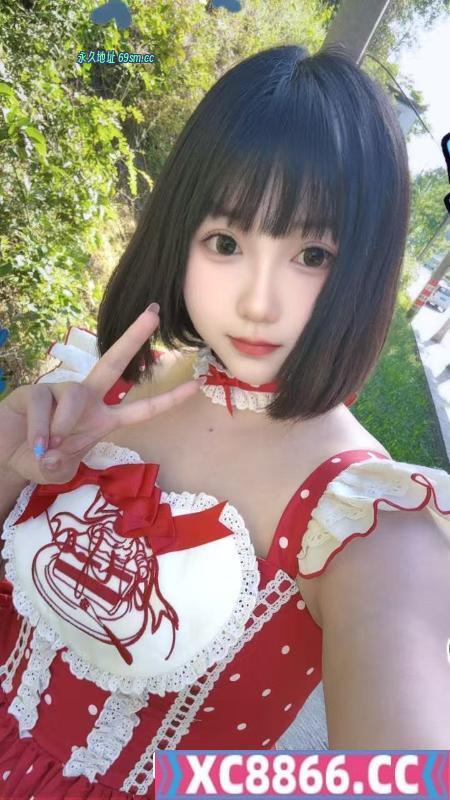 甜美短发大胸小姐姐