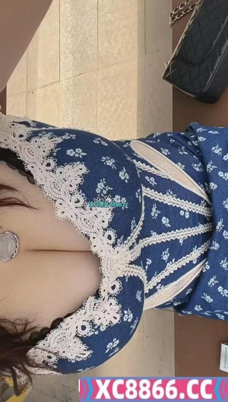 大胸妹子