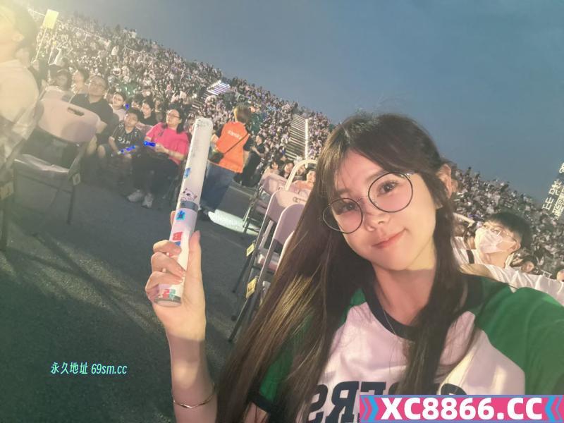 娃娃脸可爱小妹子