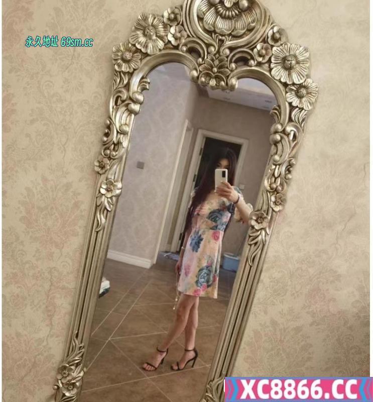 长腿服务性老妹