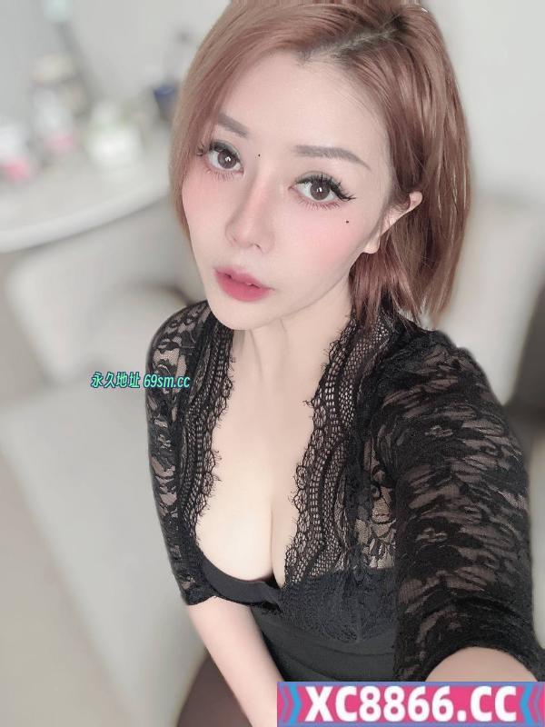 短发气质美女
