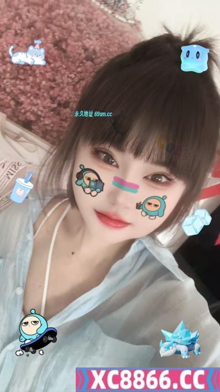 钟楼可爱小美女