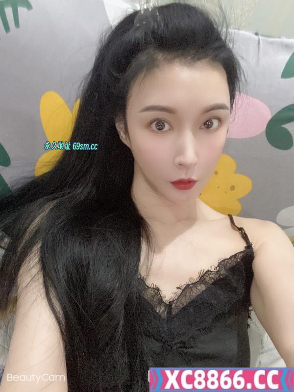 前凸后翘的小姐姐