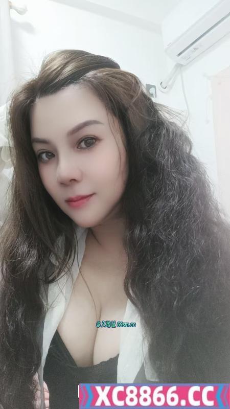 大波浪服务型少妇