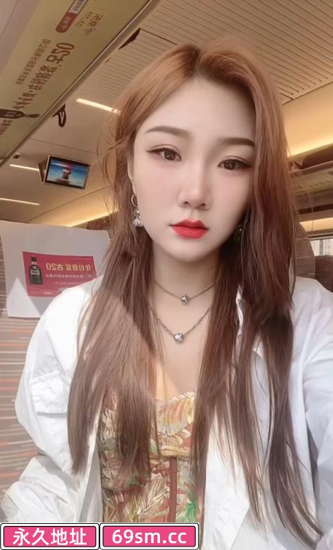 北滨路美女可口爆