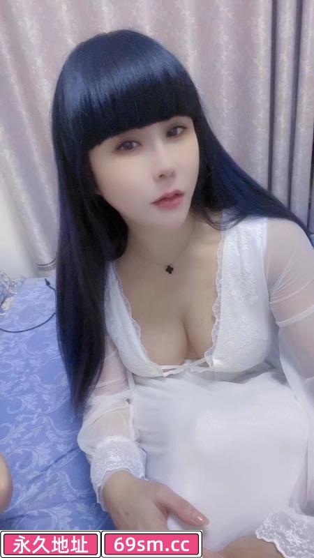 黑丝网袜大胸御姐