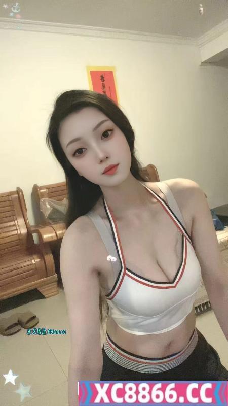 御姐风细腻肌肤美眉