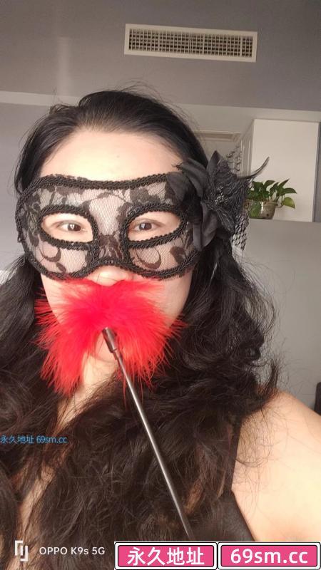 红羽毛调教女王