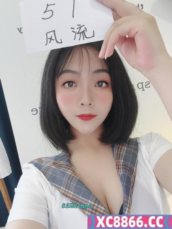 齐肩短发小姐姐