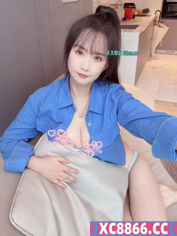 很哇塞的小姐姐