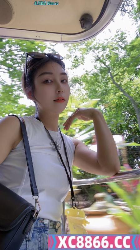 年轻苗条少妇