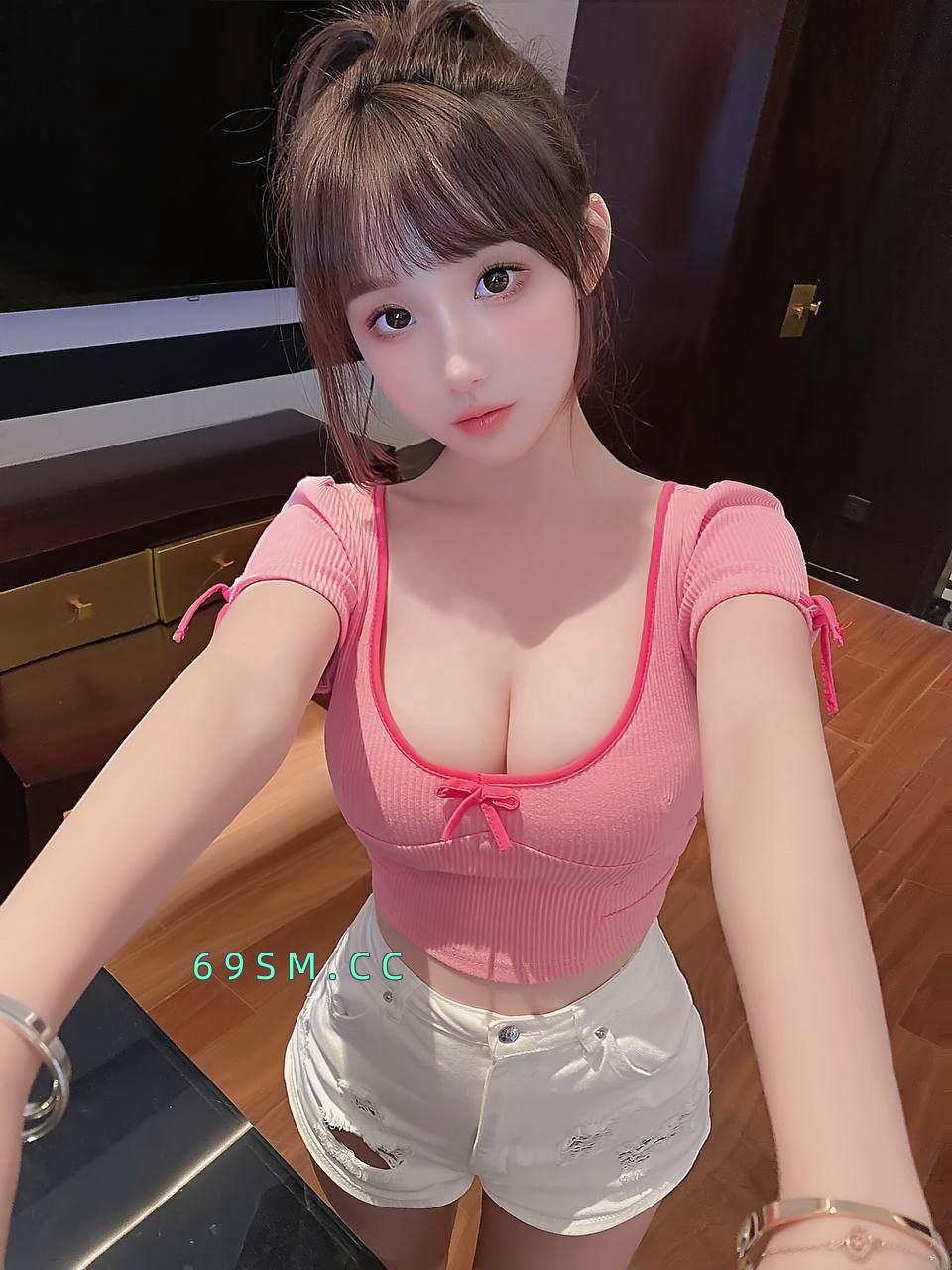 高颜大奶妹