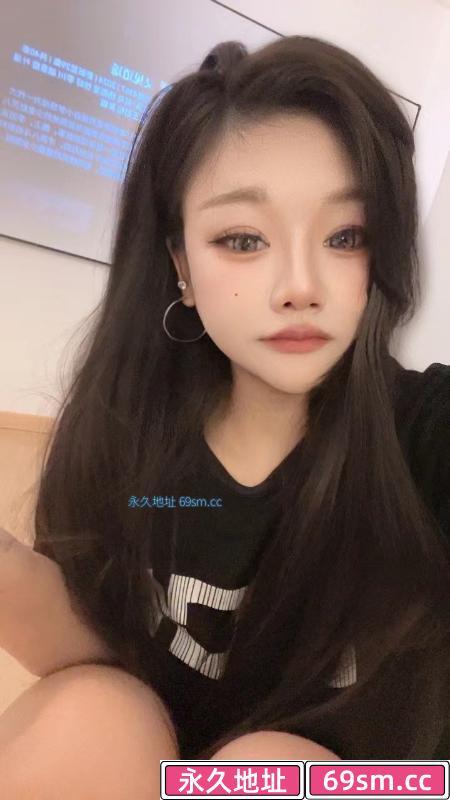 天心00后大胸妹