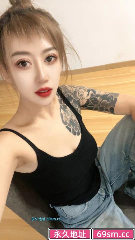 淘淘巨乳纹身妹